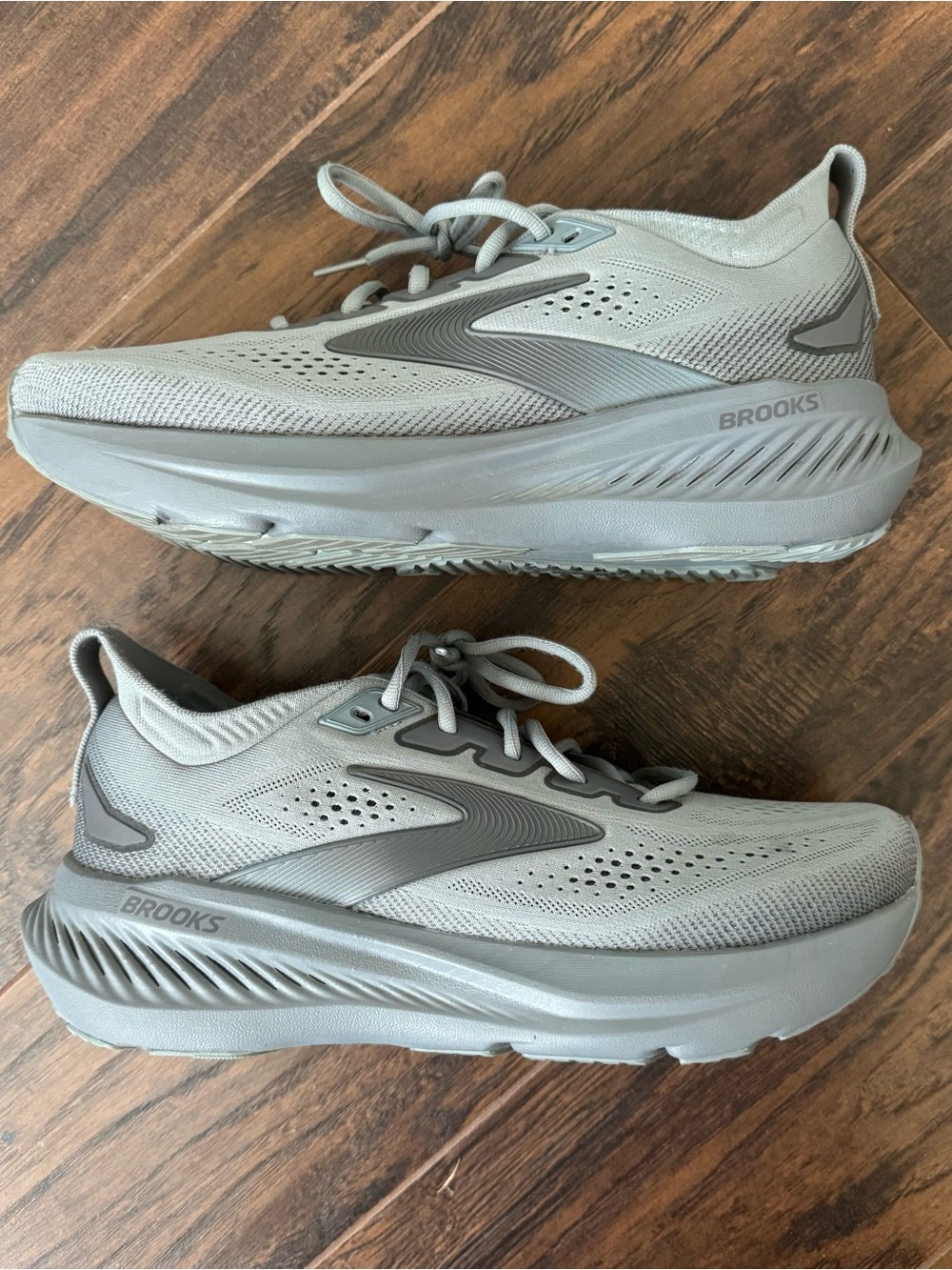 Brooks Men's 9 Wide Grey Glycerin GTS 23 Running Shoes